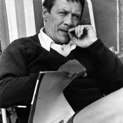 Allan - För allting stort och starkt är byggt av smulor